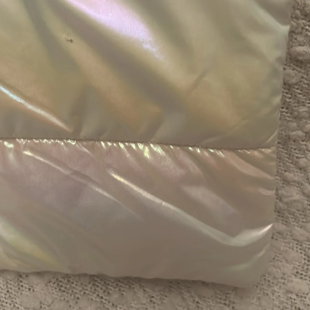 Bath & Body Works Limited Edition Pure Wonder Quilted Iridescent Tote Bag - Picture 4 of 7